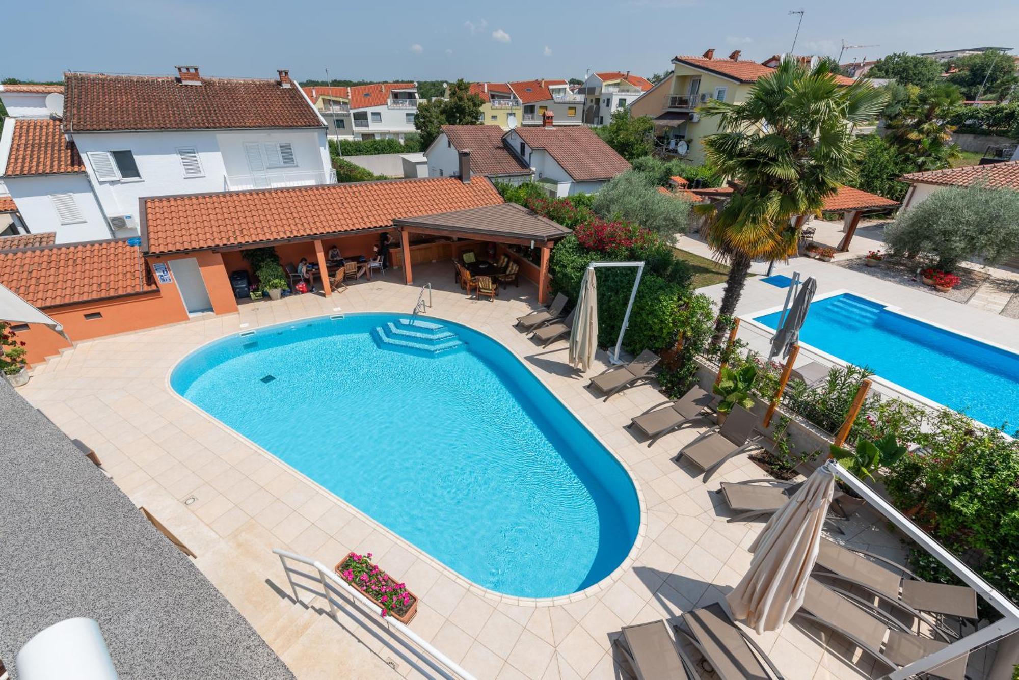 Apartment Complex Irena With Pool 波雷奇 外观 照片